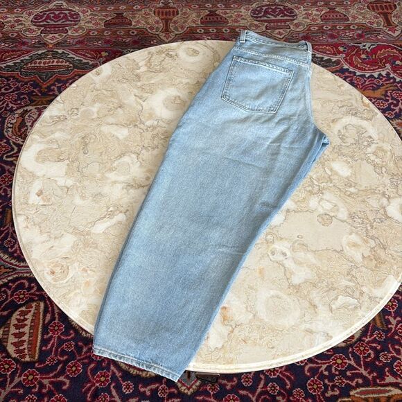 Old Navy Extra High Wait Balloon Leg Jeans - Picture 5 of 10